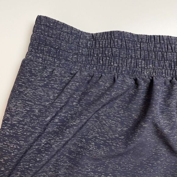 Lorna Jane Zip It Perforated Run Short Lined Grey Foil XXL - Picture 3 of 9